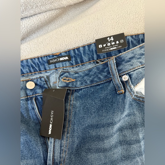 Fashion Nova Medium Wash Jeans - Picture 3 of 5